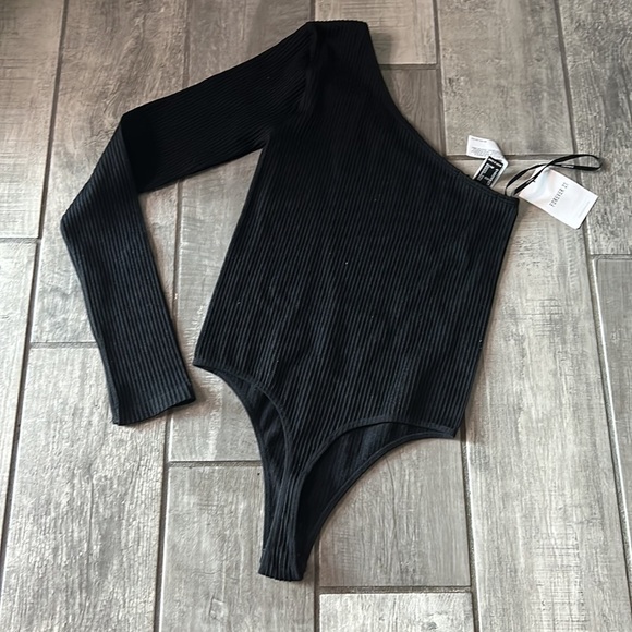 Forever 21 black ribbed one sleeve song bodysuit new with tags s/m - Picture 4 of 5